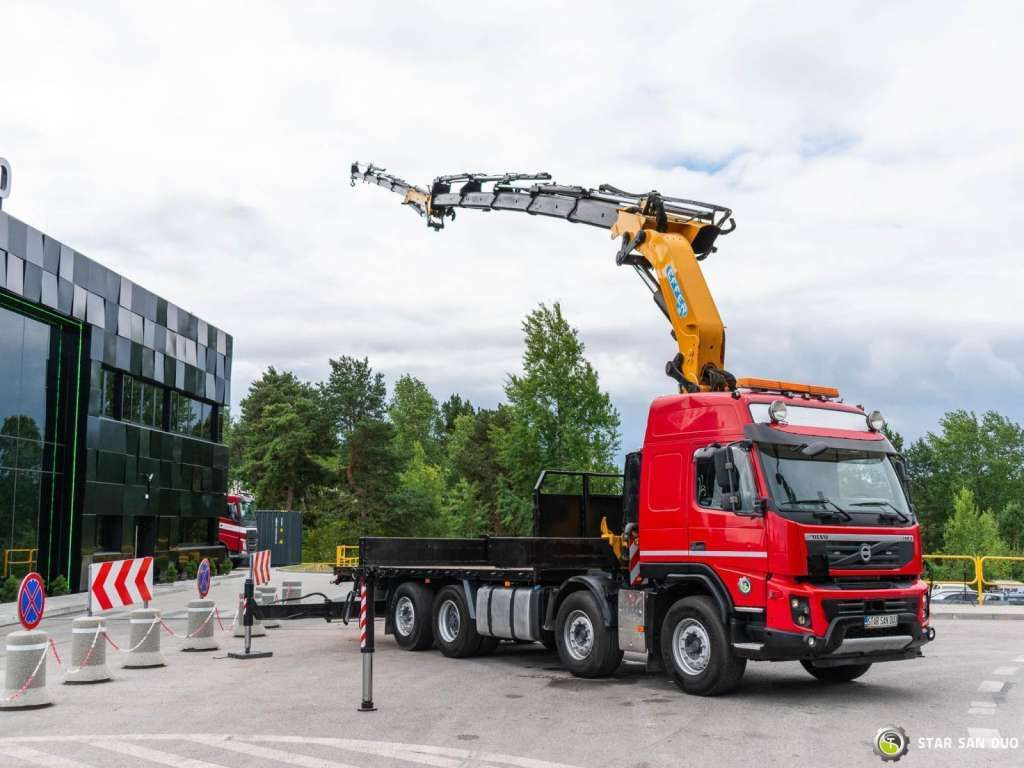 Volvo FMX 500 8x2 Effer 585 Fly Jib Winch Crane Kran - Camion grue: photos 3 Volvo FMX 500 8x2 Effer 585 Fly Jib Winch Crane Kran - Camion grue: photos 3