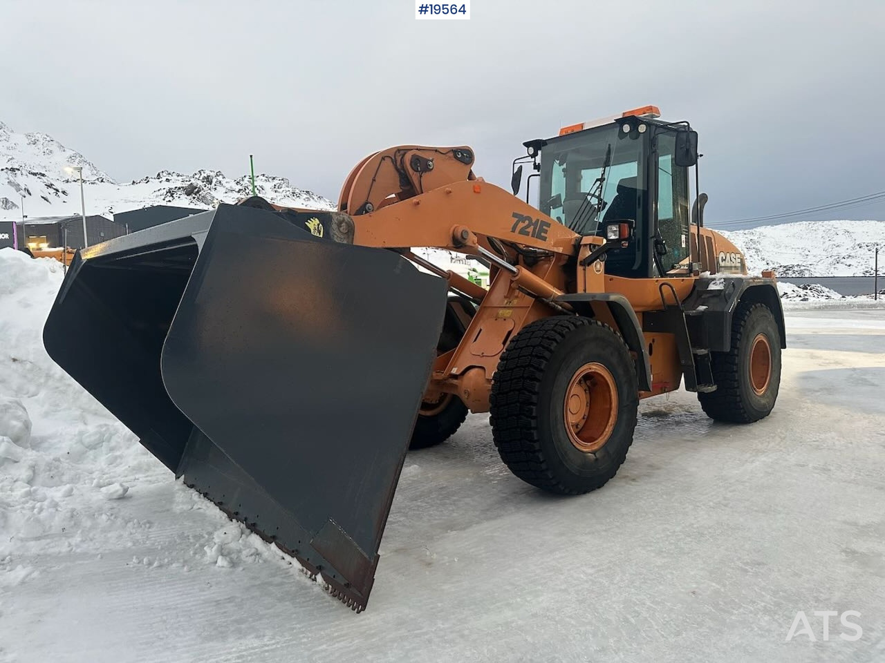 Case 721E hjullaster m/ snøskuffe og grusskuffe. Ny vekt og 2 sett dekk. SE VIDEO - Chargeuse sur pneus: photos 2 Case 721E hjullaster m/ snøskuffe og grusskuffe. Ny vekt og 2 sett dekk. SE VIDEO - Chargeuse sur pneus: photos 2