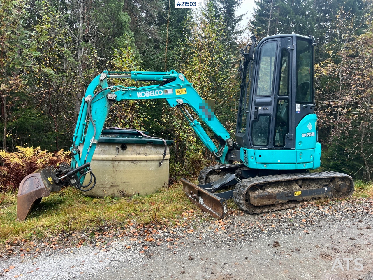 Kobelco Sk25SR-6E Gravemaskin m/ pusseskuffe,graveskuffe og tilt - Mini pelle: photos 5 Kobelco Sk25SR-6E Gravemaskin m/ pusseskuffe,graveskuffe og tilt - Mini pelle: photos 5
