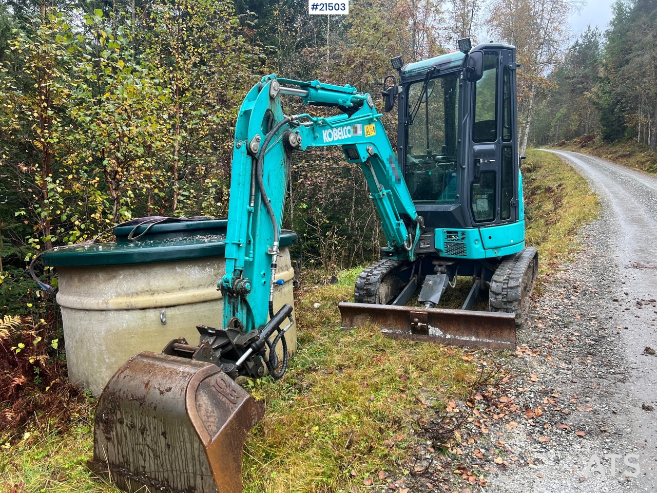 Kobelco Sk25SR-6E Gravemaskin m/ pusseskuffe,graveskuffe og tilt - Mini pelle: photos 4 Kobelco Sk25SR-6E Gravemaskin m/ pusseskuffe,graveskuffe og tilt - Mini pelle: photos 4