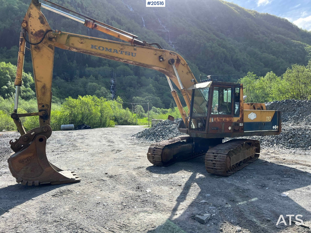 Komatsu PC200-3 - Pelle: photos 1 Komatsu PC200-3 - Pelle: photos 1