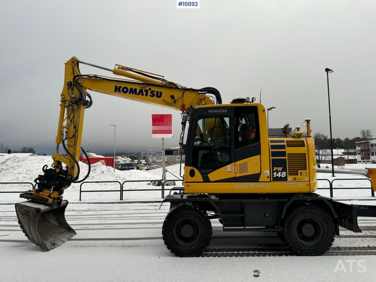 Komatsu PW148-11 - Pelle sur pneus: photos 2 Komatsu PW148-11 - Pelle sur pneus: photos 2