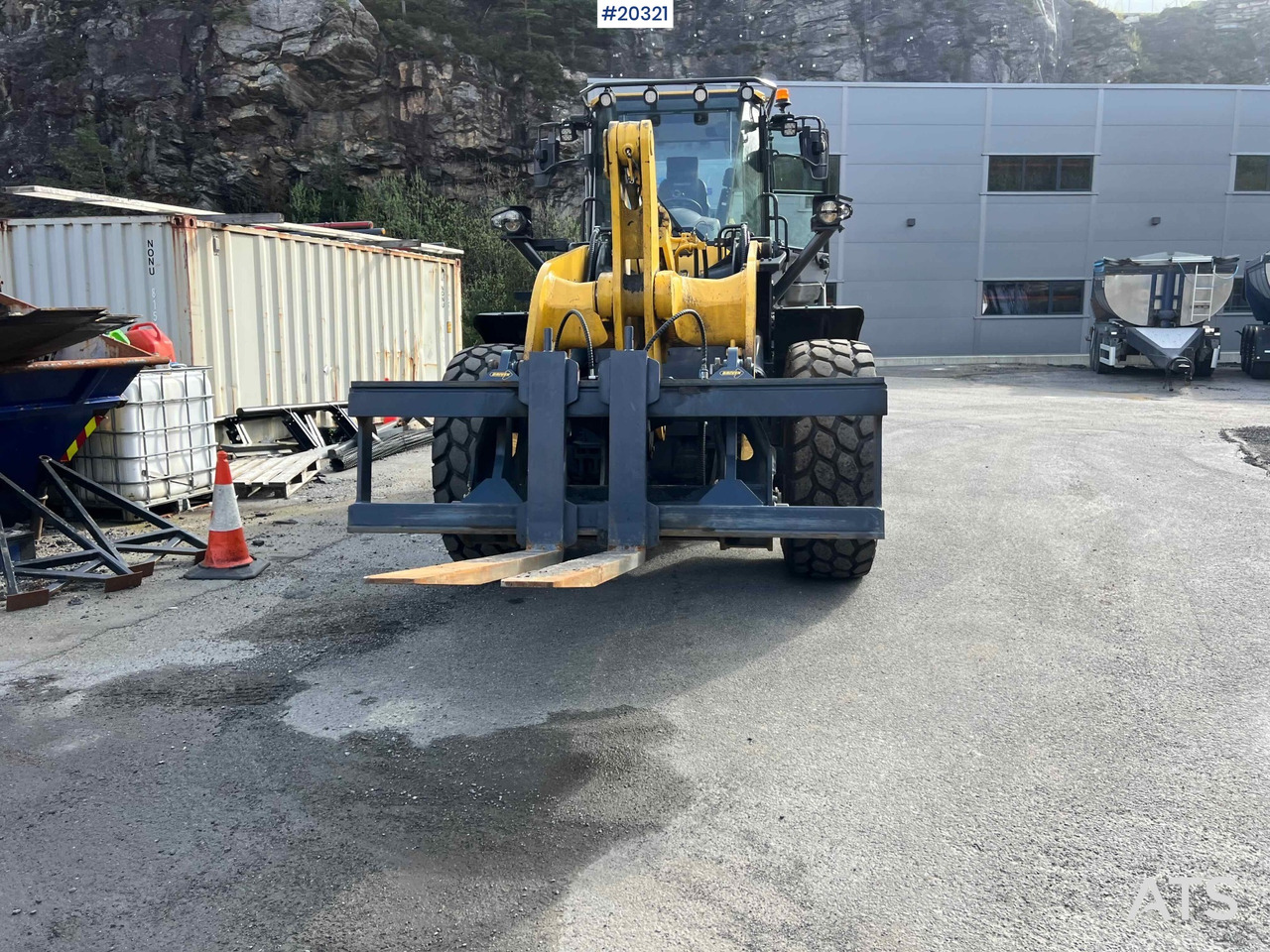 Komatsu WA320-8EO - Chargeuse sur pneus: photos 5 Komatsu WA320-8EO - Chargeuse sur pneus: photos 5