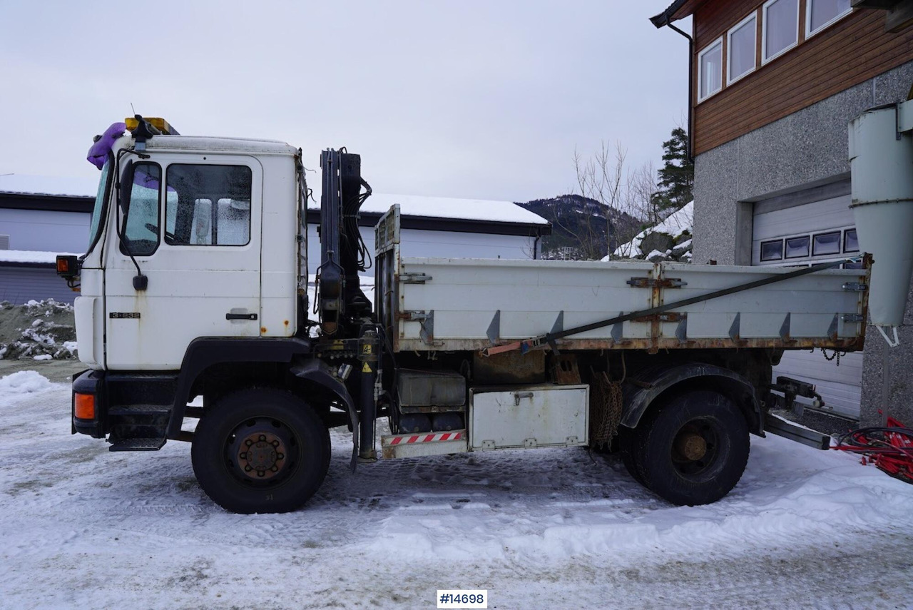 MAN 13.232 - Camion plateau, Camion grue: photos 2 MAN 13.232 - Camion plateau, Camion grue: photos 2