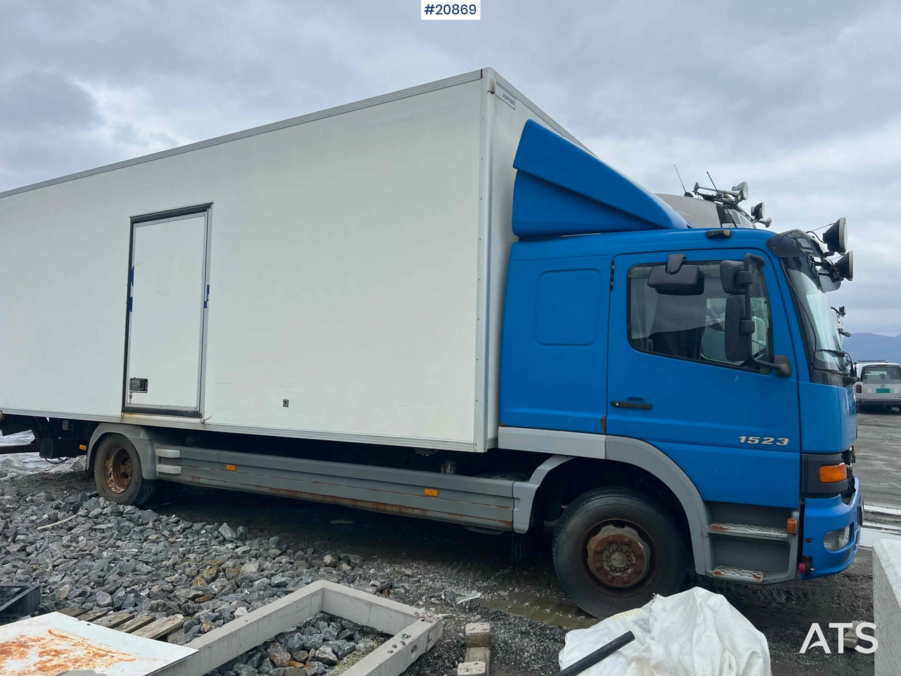 Mercedes 1523 4x2 skapbil m/ full sideåpning og lift Rep.objekt - Camion fourgon: photos 5 Mercedes 1523 4x2 skapbil m/ full sideåpning og lift Rep.objekt - Camion fourgon: photos 5