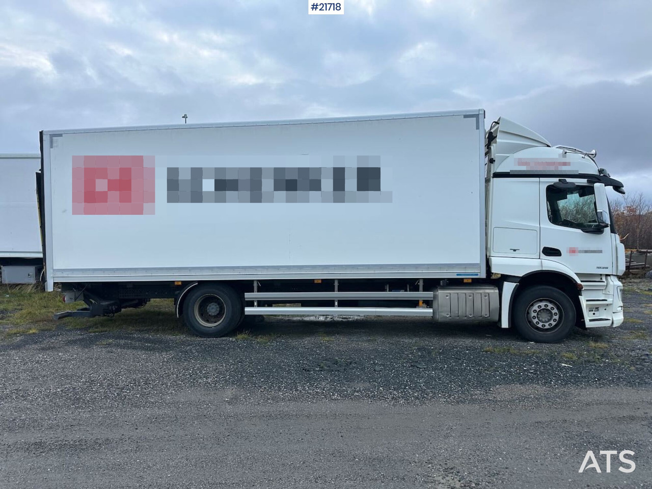 Crédit-bail Mercedes Actros 1835 skapbil m/ Full sideåpning, aggregat, lift og 2 sett dekk Mercedes Actros 1835 skapbil m/ Full sideåpning, aggregat, lift og 2 sett dekk: photos 9 Crédit-bail Mercedes Actros 1835 skapbil m/ Full sideåpning, aggregat, lift og 2 sett dekk Mercedes Actros 1835 skapbil m/ Full sideåpning, aggregat, lift og 2 sett dekk: photos 9