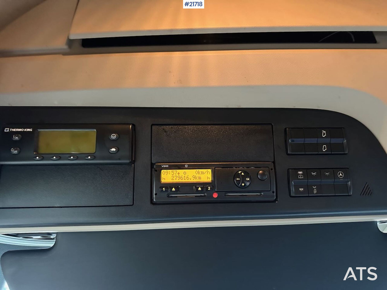 Crédit-bail Mercedes Actros 1835 skapbil m/ Full sideåpning, aggregat, lift og 2 sett dekk Mercedes Actros 1835 skapbil m/ Full sideåpning, aggregat, lift og 2 sett dekk: photos 32 Crédit-bail Mercedes Actros 1835 skapbil m/ Full sideåpning, aggregat, lift og 2 sett dekk Mercedes Actros 1835 skapbil m/ Full sideåpning, aggregat, lift og 2 sett dekk: photos 32