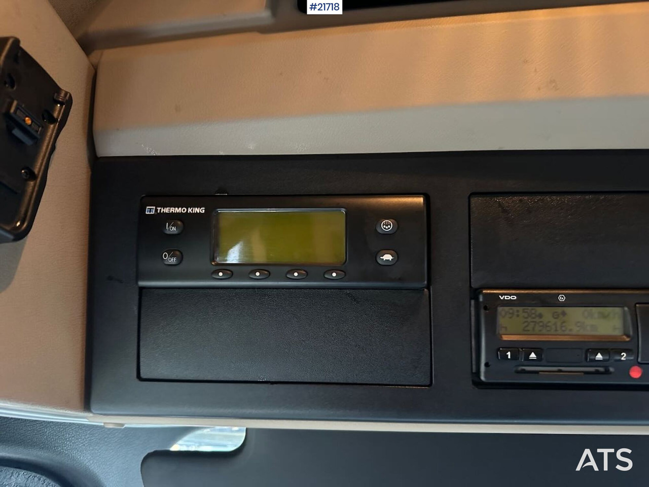 Crédit-bail Mercedes Actros 1835 skapbil m/ Full sideåpning, aggregat, lift og 2 sett dekk Mercedes Actros 1835 skapbil m/ Full sideåpning, aggregat, lift og 2 sett dekk: photos 34 Crédit-bail Mercedes Actros 1835 skapbil m/ Full sideåpning, aggregat, lift og 2 sett dekk Mercedes Actros 1835 skapbil m/ Full sideåpning, aggregat, lift og 2 sett dekk: photos 34