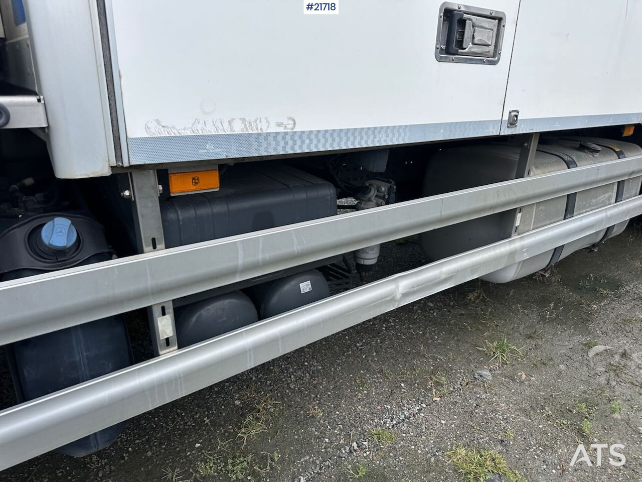 Crédit-bail Mercedes Actros 1835 skapbil m/ Full sideåpning, aggregat, lift og 2 sett dekk Mercedes Actros 1835 skapbil m/ Full sideåpning, aggregat, lift og 2 sett dekk: photos 47 Crédit-bail Mercedes Actros 1835 skapbil m/ Full sideåpning, aggregat, lift og 2 sett dekk Mercedes Actros 1835 skapbil m/ Full sideåpning, aggregat, lift og 2 sett dekk: photos 47