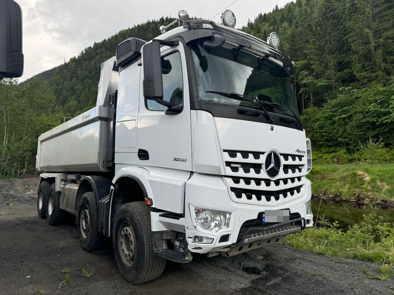 Mercedes Arocs 3258 - Camion benne: photos 1 Mercedes Arocs 3258 - Camion benne: photos 1