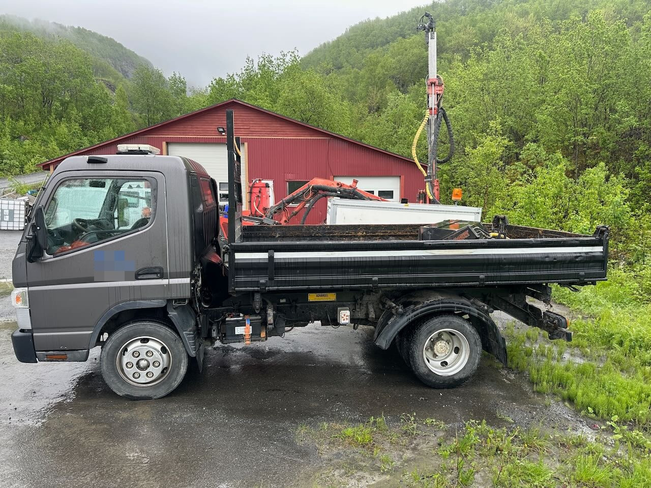 Mitsubishi Fuso - Camion plateau: photos 2 Mitsubishi Fuso - Camion plateau: photos 2