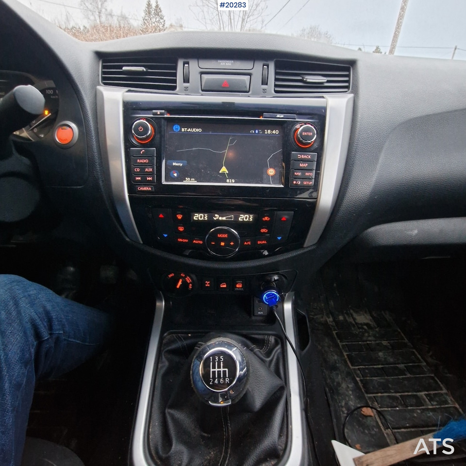 Pick-up Nissan navara: photos 9