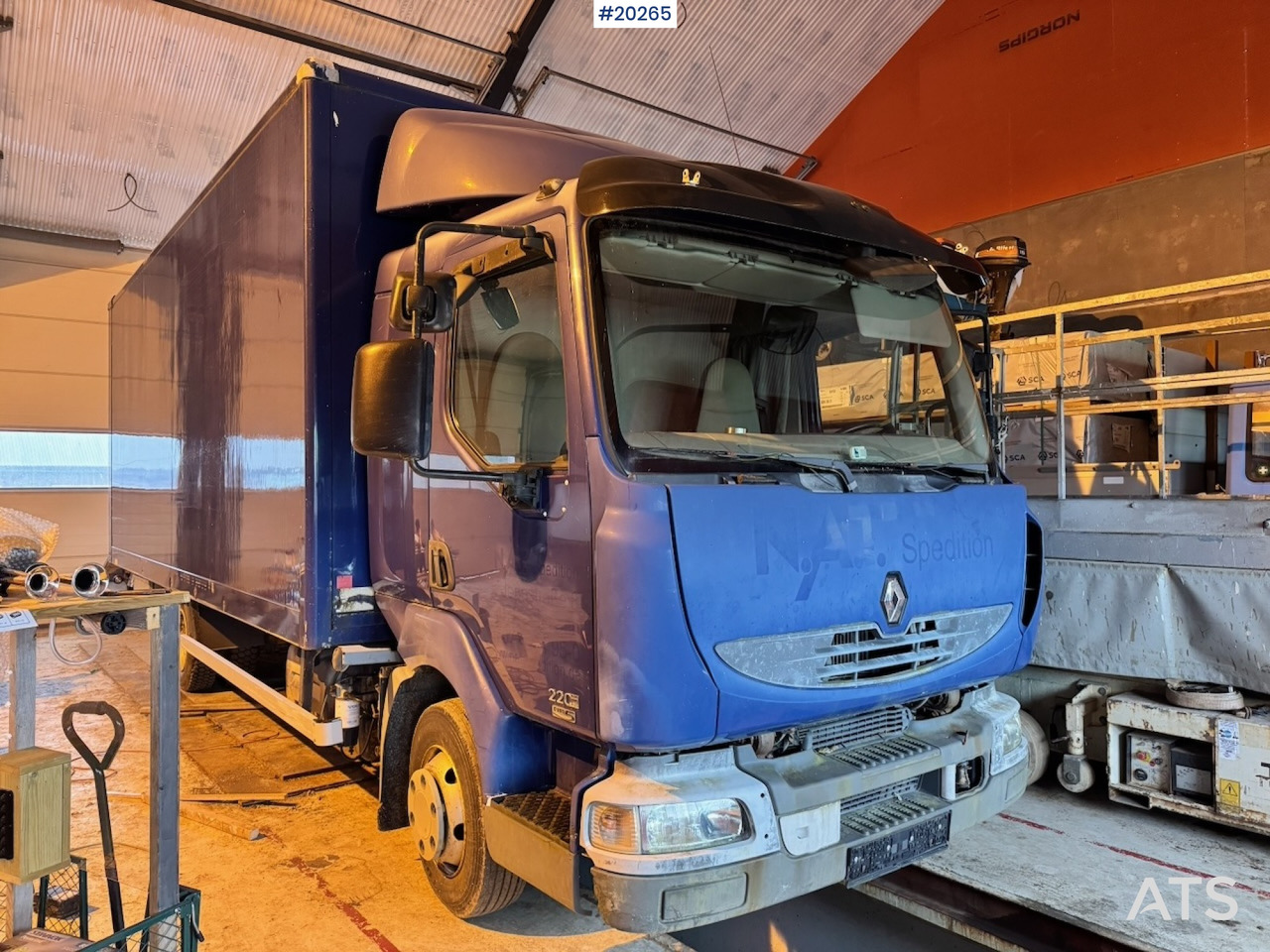 Renault midlum 220.08 - Camion fourgon: photos 1 Renault midlum 220.08 - Camion fourgon: photos 1
