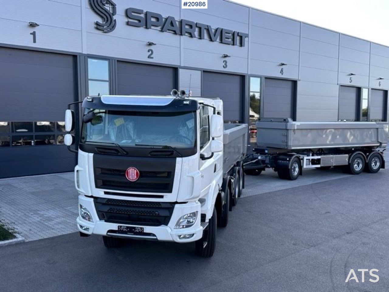 Tatra 8P6R43 - Camion benne: photos 2 Tatra 8P6R43 - Camion benne: photos 2