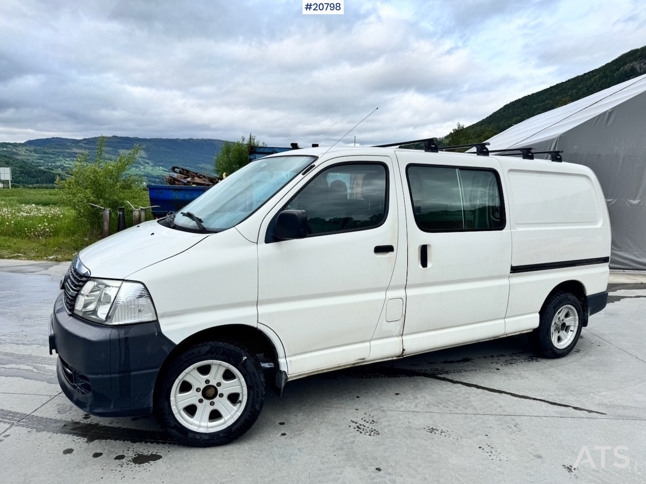 Toyota Hiace - Fourgon utilitaire: photos 2 Toyota Hiace - Fourgon utilitaire: photos 2