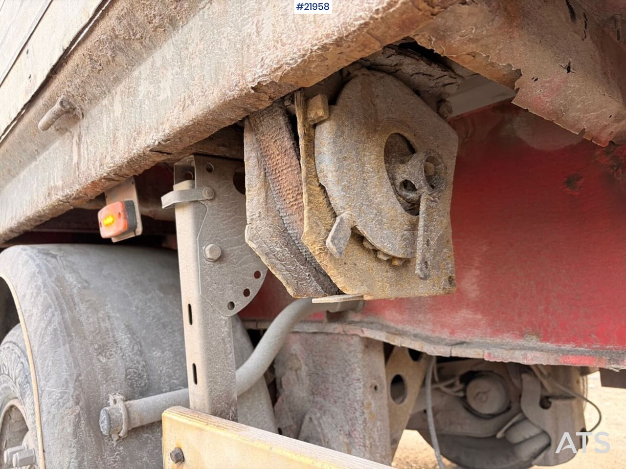 Semi-remorque plateau Tyllis L3 3-akslet Rettsemi m/ lemmer. Rep objekt: photos 25 Semi-remorque plateau Tyllis L3 3-akslet Rettsemi m/ lemmer. Rep objekt: photos 25