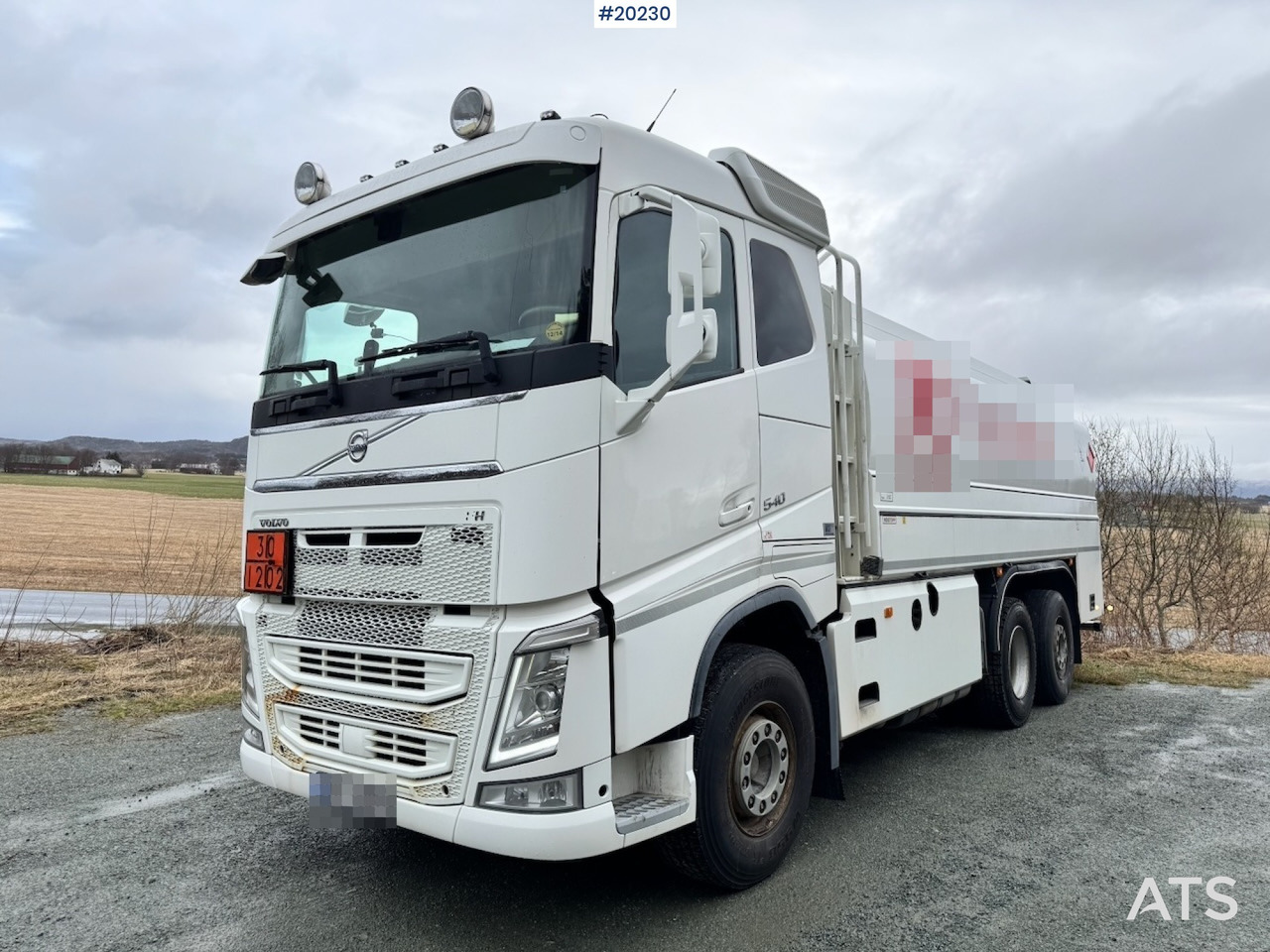 Volvo FH540 - Camion citerne: photos 1 Volvo FH540 - Camion citerne: photos 1