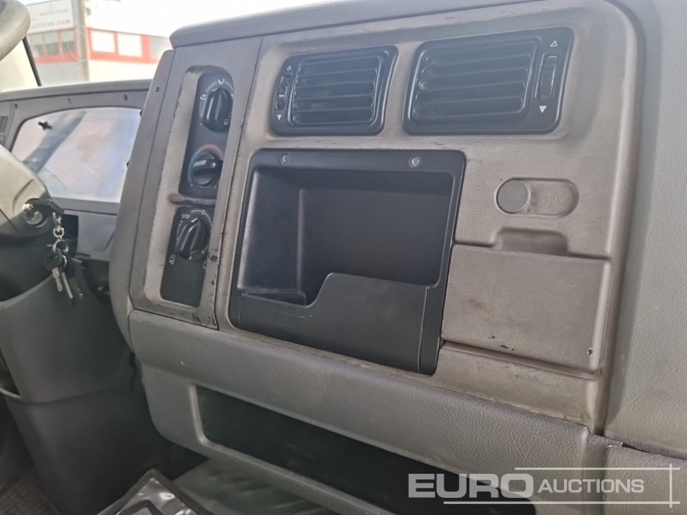 Camion citerne 2005 Renault Midlum 180 DCI: photos 38