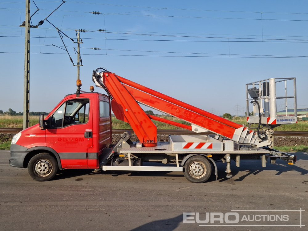 2012 Iveco 35S11 - Camion avec nacelle: photos 2 2012 Iveco 35S11 - Camion avec nacelle: photos 2