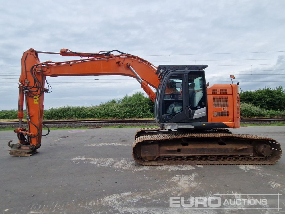 2015 Hitachi ZX225USLC-5B - Pelle sur chenille: photos 2 2015 Hitachi ZX225USLC-5B - Pelle sur chenille: photos 2