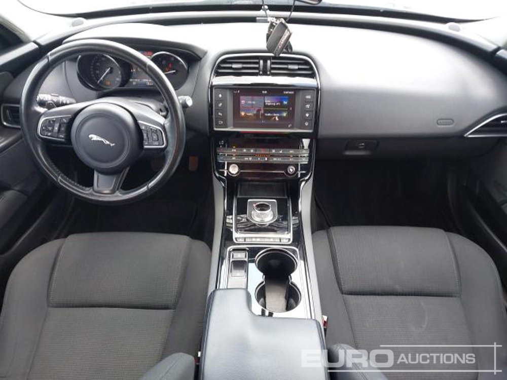 2015 Jaguar XE - Voiture: photos 5 2015 Jaguar XE - Voiture: photos 5