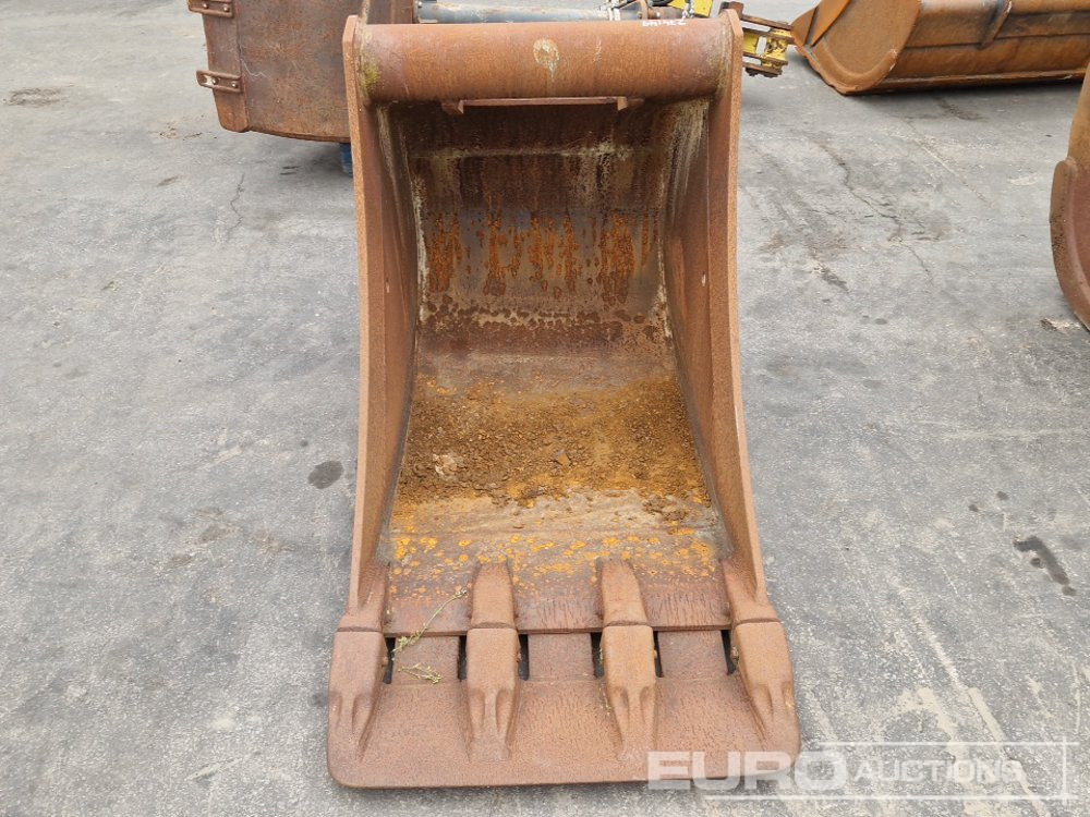 32" Digging Bucket, Hyundai R170W - Godet: photos 5 32" Digging Bucket, Hyundai R170W - Godet: photos 5