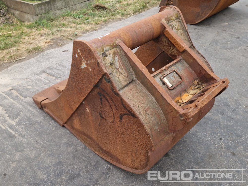 32" Digging Bucket, Hyundai R170W - Godet: photos 2 32" Digging Bucket, Hyundai R170W - Godet: photos 2