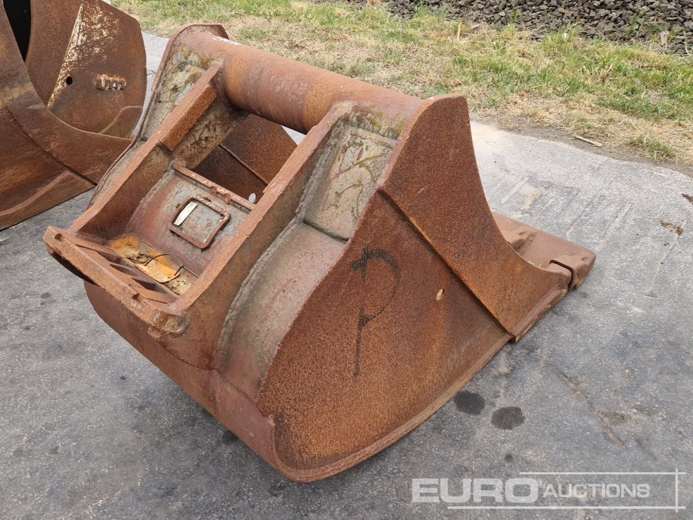 32" Digging Bucket, Hyundai R170W - Godet: photos 3 32" Digging Bucket, Hyundai R170W - Godet: photos 3