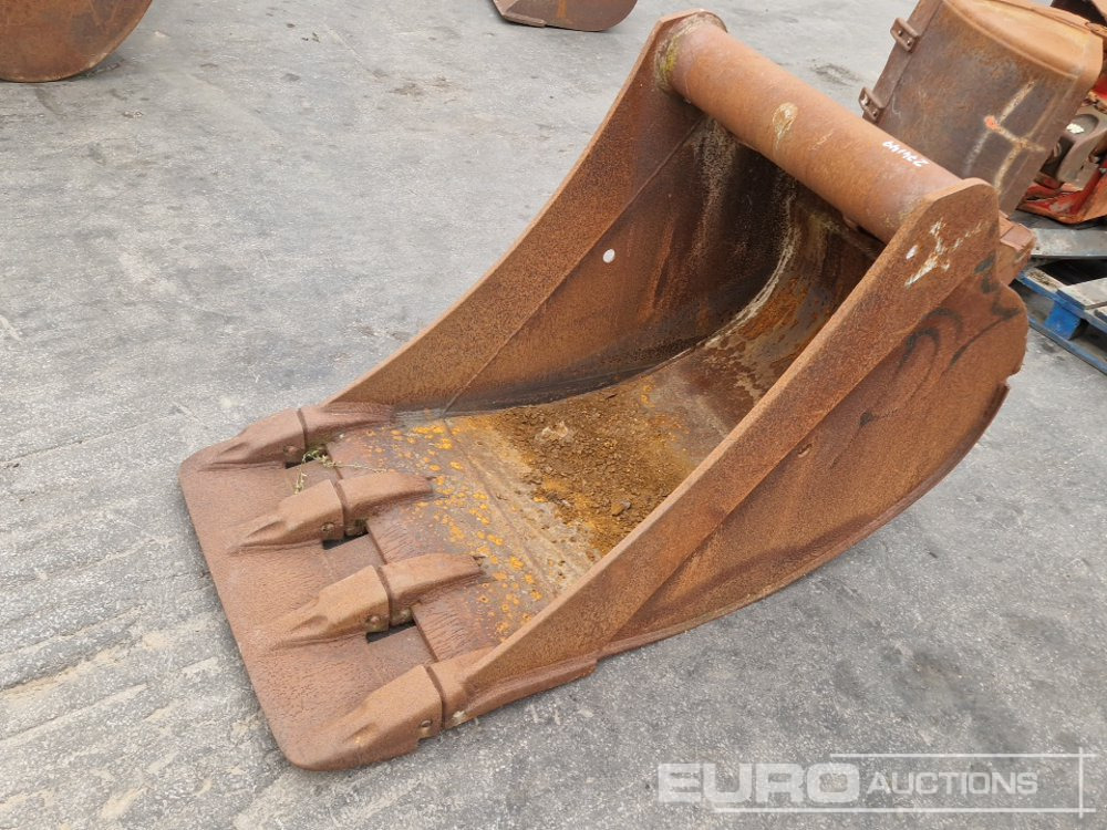 32" Digging Bucket, Hyundai R170W - Godet: photos 1 32" Digging Bucket, Hyundai R170W - Godet: photos 1