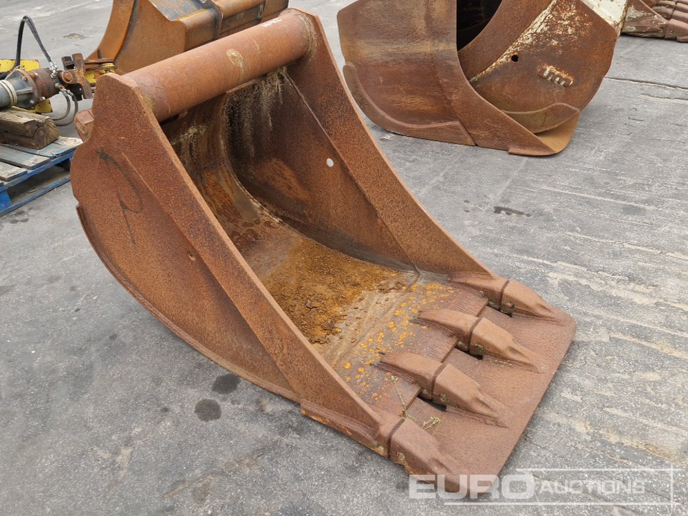 32" Digging Bucket, Hyundai R170W - Godet: photos 4 32" Digging Bucket, Hyundai R170W - Godet: photos 4