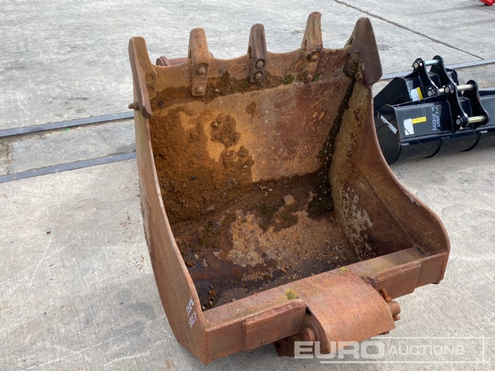 34" Digging Bucket 45mm Pin to suit 4-6 Ton Excavator - Godet: photos 2 34" Digging Bucket 45mm Pin to suit 4-6 Ton Excavator - Godet: photos 2