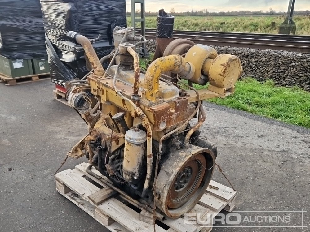 4 Cylinder Turbo CAT 3304 Diesel Engine - Moteur: photos 1 4 Cylinder Turbo CAT 3304 Diesel Engine - Moteur: photos 1