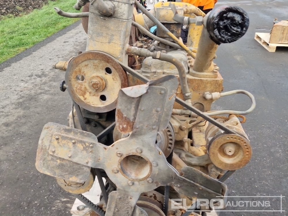 4 Cylinder Turbo CAT 3304 Diesel Engine - Moteur: photos 5 4 Cylinder Turbo CAT 3304 Diesel Engine - Moteur: photos 5