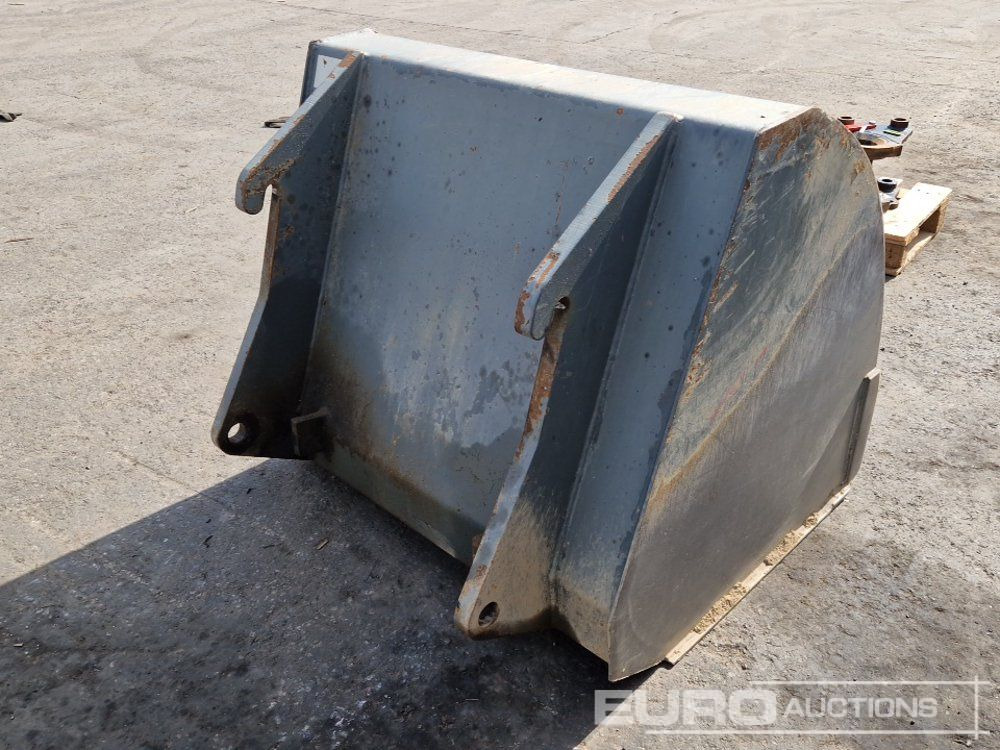 40" Front Loading Bucket to suit Volvo L20 - Godet: photos 3 40" Front Loading Bucket to suit Volvo L20 - Godet: photos 3