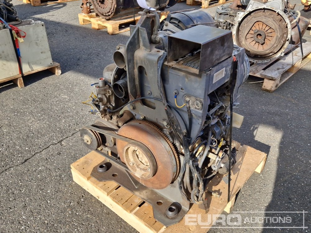 Deutz 2 Cylinder Diesel Engine - Moteur: photos 1 Deutz 2 Cylinder Diesel Engine - Moteur: photos 1