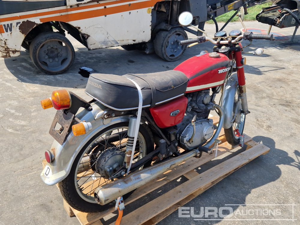 Honda 125 - Motocyclette: photos 3 Honda 125 - Motocyclette: photos 3