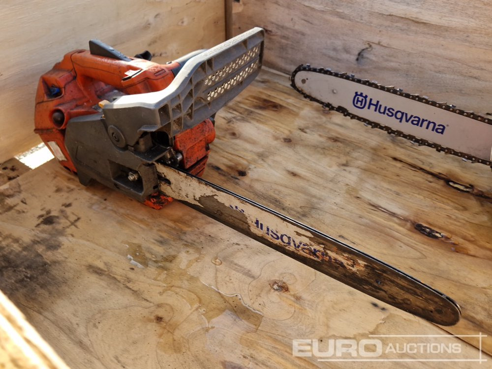Husqvarna Chainsaws (2 of) - Matériel de chantier: photos 4 Husqvarna Chainsaws (2 of) - Matériel de chantier: photos 4