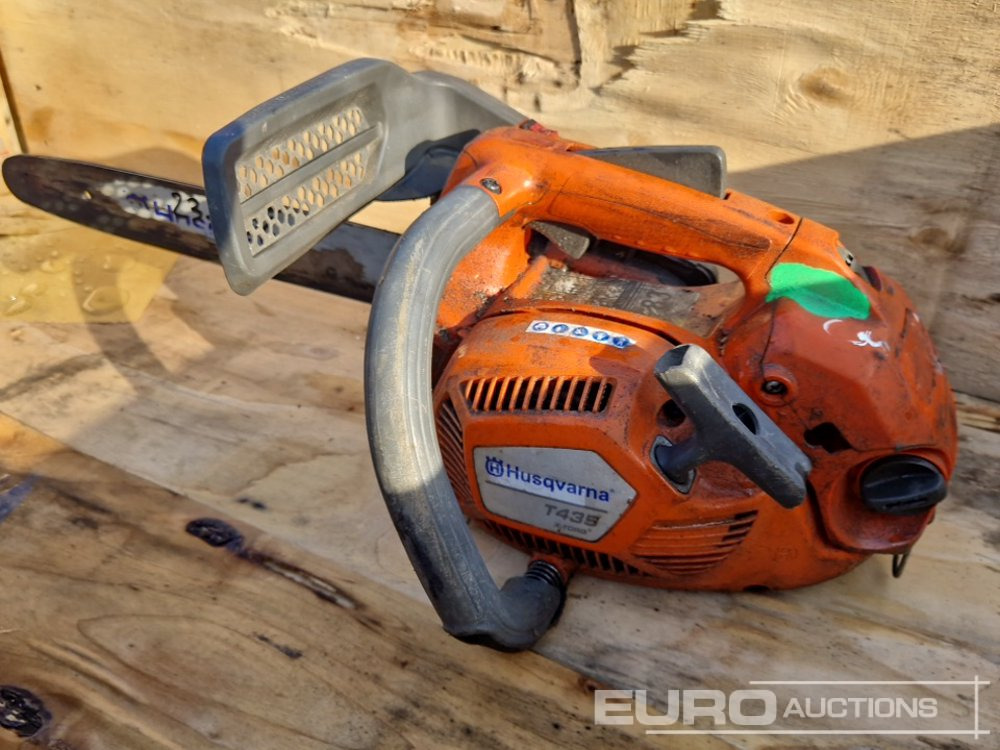 Husqvarna Chainsaws (2 of) - Matériel de chantier: photos 3 Husqvarna Chainsaws (2 of) - Matériel de chantier: photos 3
