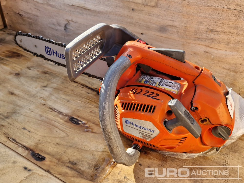 Husqvarna Chainsaws (2 of) - Matériel de chantier: photos 5 Husqvarna Chainsaws (2 of) - Matériel de chantier: photos 5
