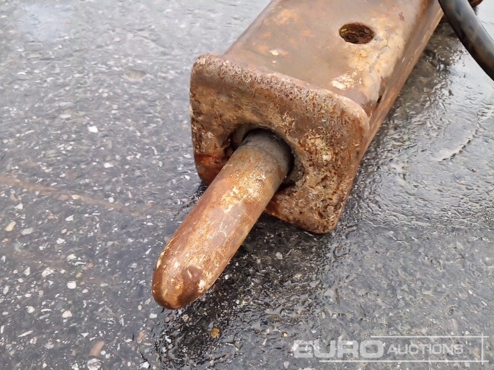 Hydraulic Breaker to suit Mini Excavator - Marteau hydraulique: photos 5 Hydraulic Breaker to suit Mini Excavator - Marteau hydraulique: photos 5