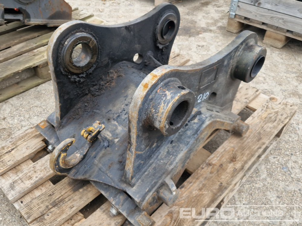 Hydraulic Quick Coupler CW30 to suit Komatsu PC210 - Godet: photos 3 Hydraulic Quick Coupler CW30 to suit Komatsu PC210 - Godet: photos 3