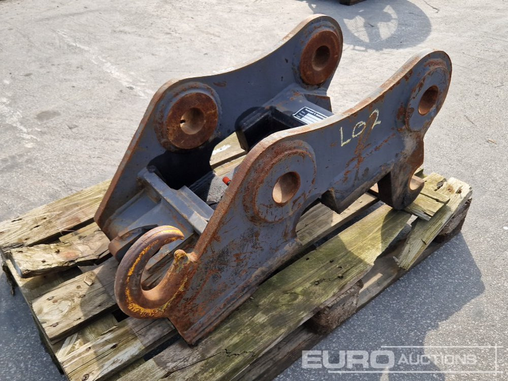 Hydraulic Quick Hitch to suit Volvo EC250 - Attache rapide: photos 1 Hydraulic Quick Hitch to suit Volvo EC250 - Attache rapide: photos 1