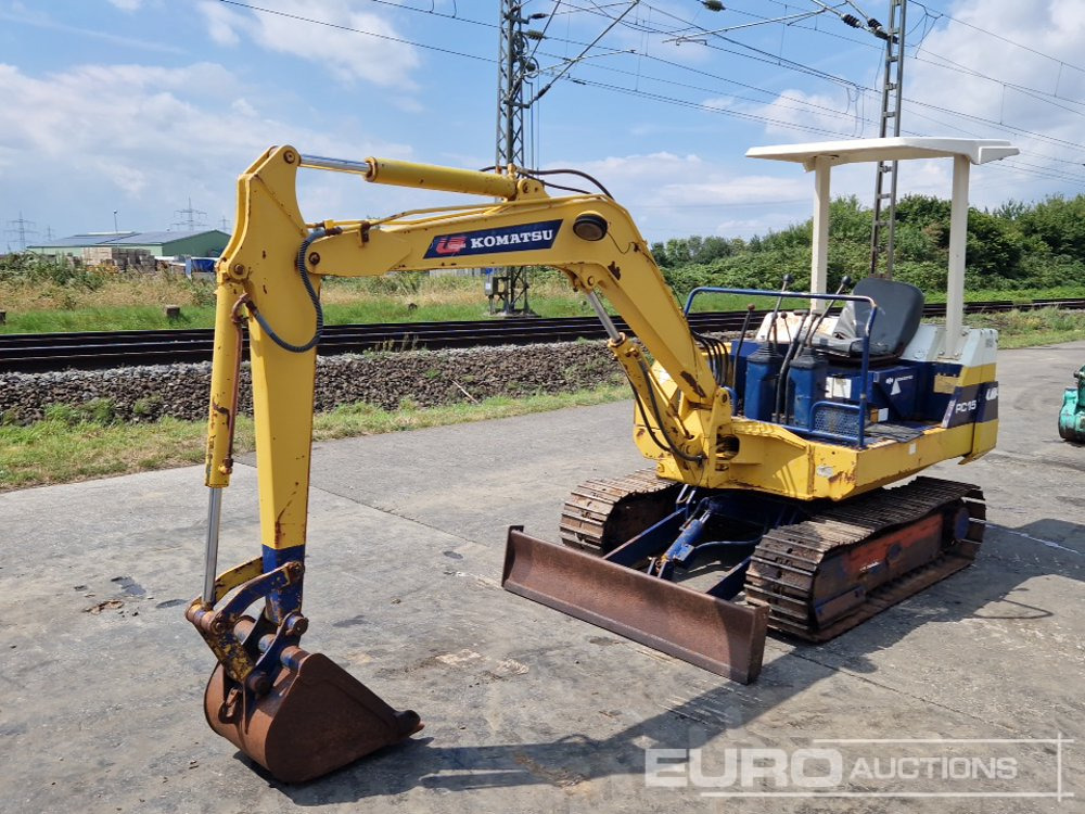 Komatsu PC15-2 - Mini pelle: photos 1 Komatsu PC15-2 - Mini pelle: photos 1