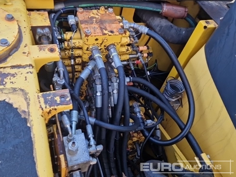 Pelle sur pneus Komatsu PW140-7: photos 30