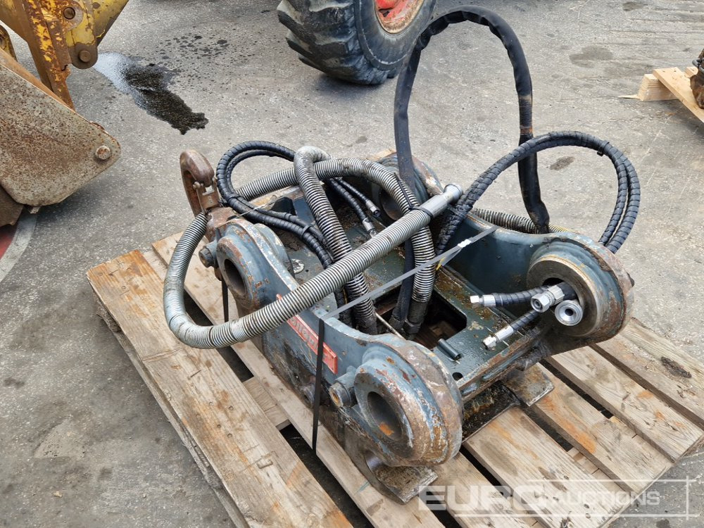 OilQuick OQ65 - Attache rapide: photos 2 OilQuick OQ65 - Attache rapide: photos 2