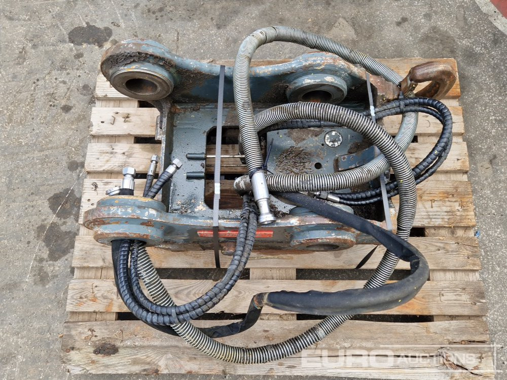 OilQuick OQ65 - Attache rapide: photos 5 OilQuick OQ65 - Attache rapide: photos 5