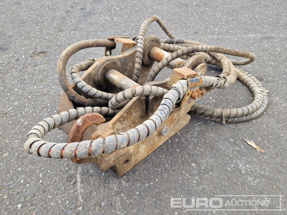 OilQuick Quick Hitch to suit Mini Excavator - Attache rapide: photos 1 OilQuick Quick Hitch to suit Mini Excavator - Attache rapide: photos 1