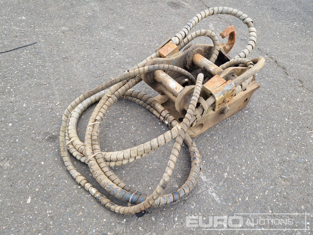 OilQuick Quick Hitch to suit Mini Excavator - Attache rapide: photos 3 OilQuick Quick Hitch to suit Mini Excavator - Attache rapide: photos 3