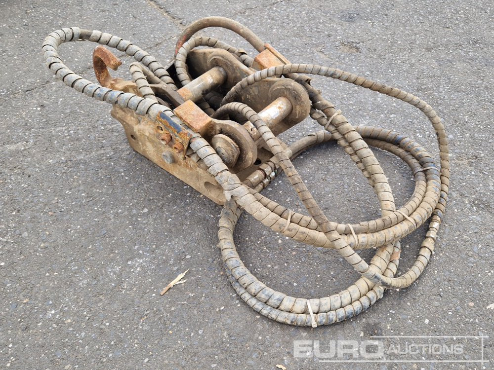 OilQuick Quick Hitch to suit Mini Excavator - Attache rapide: photos 2 OilQuick Quick Hitch to suit Mini Excavator - Attache rapide: photos 2
