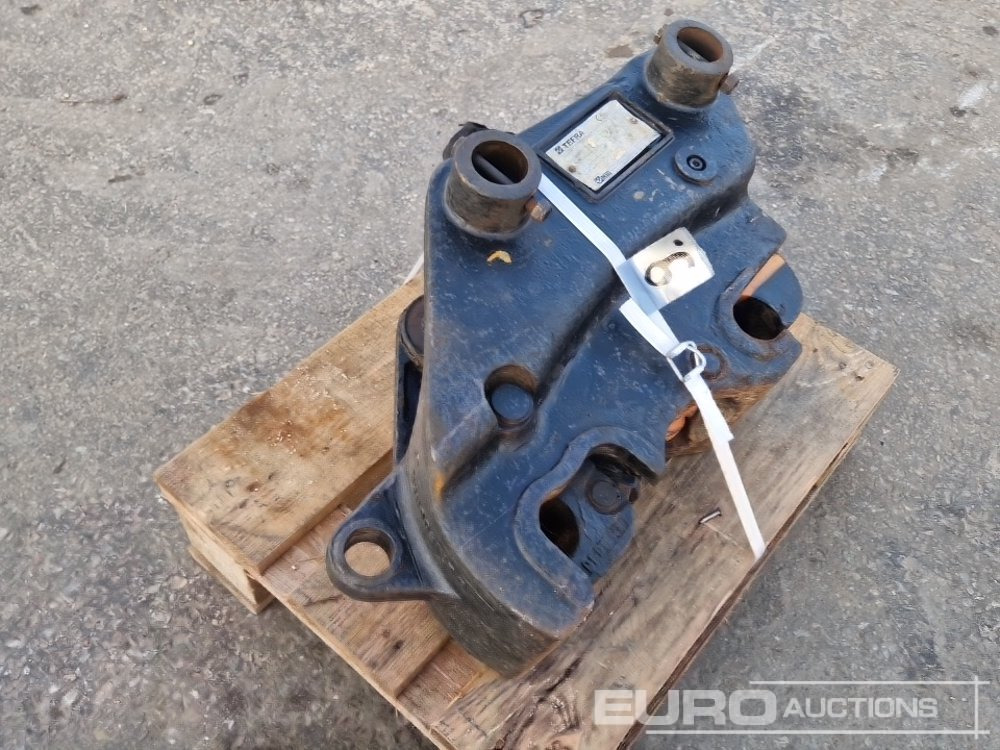 Quick Hitch to suit 45mm Pin - Attache rapide: photos 1 Quick Hitch to suit 45mm Pin - Attache rapide: photos 1